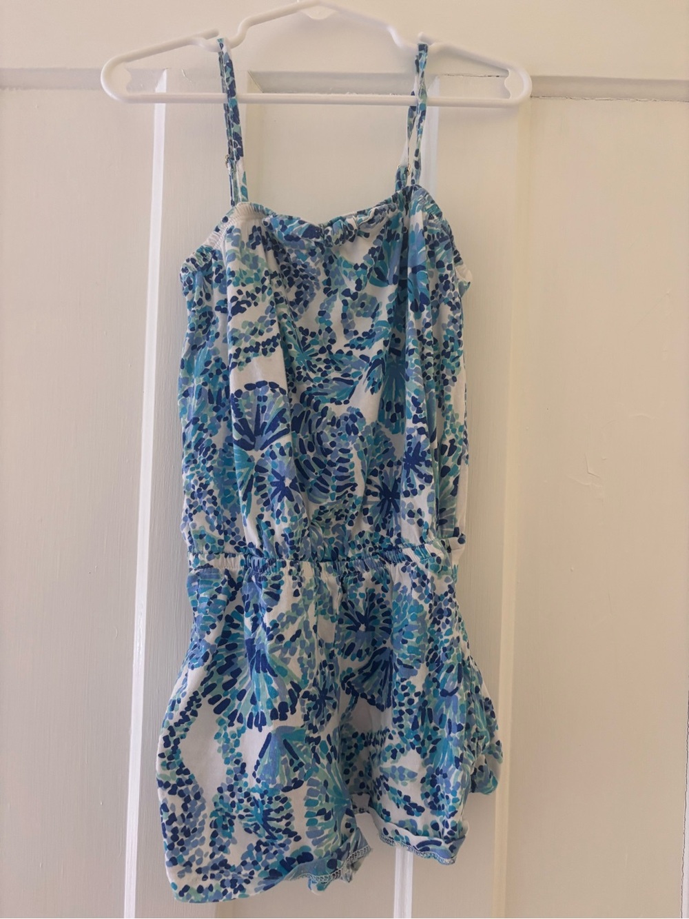 Lilly Pulitzer girls romper blue floral size 6/7 medium stain on thigh